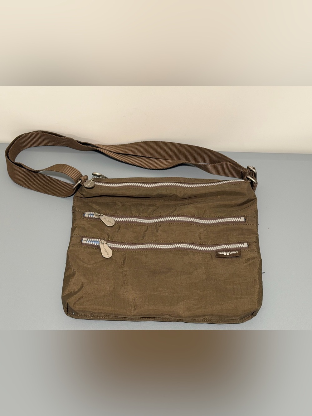 Baggallini Brown Multi-Zip Messenger Bag with Blue lining